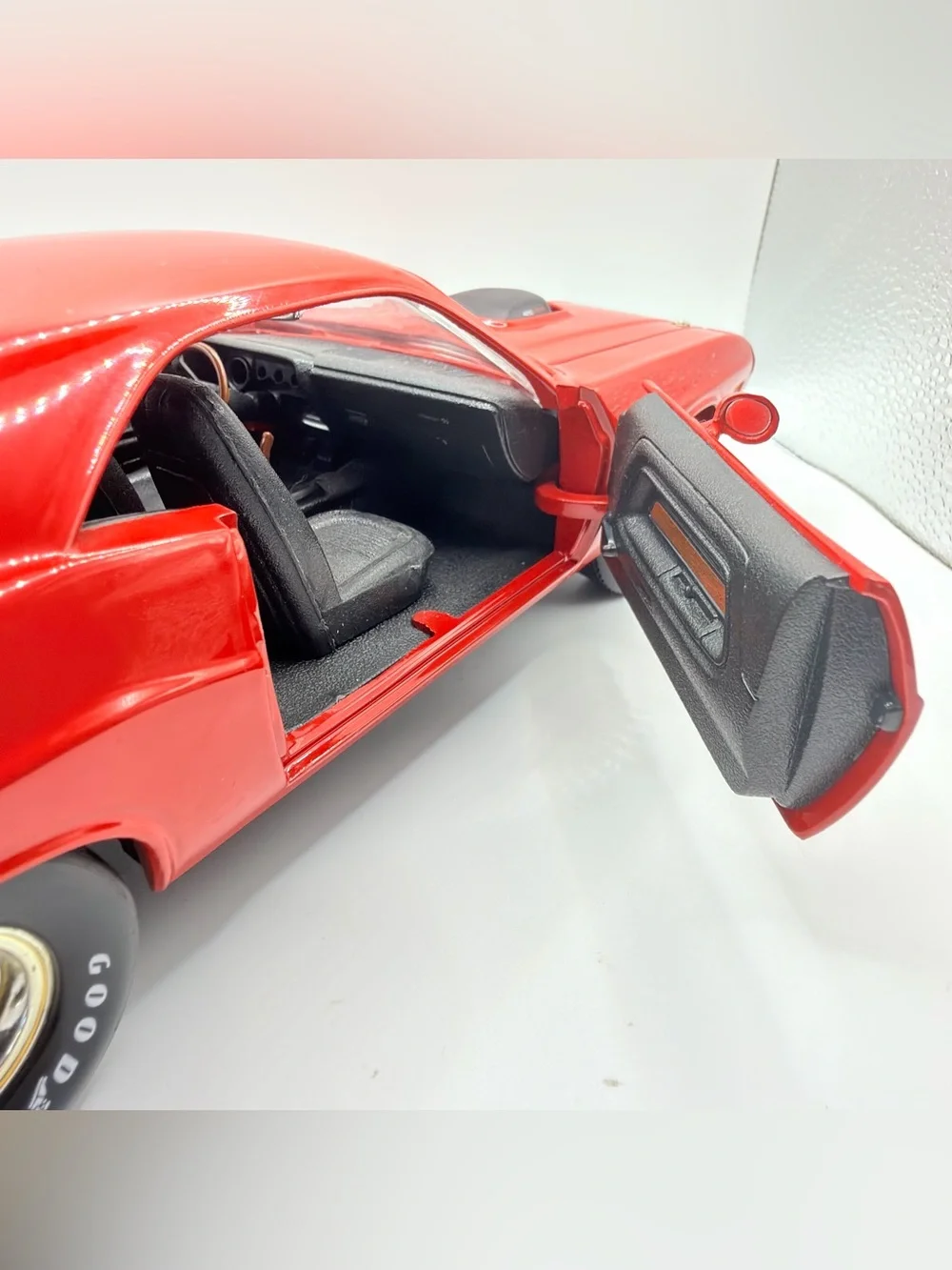 10A ERTL American Muscle - 1970 DODGE CHALLENGER R/T HEMI Red 1/18 Loose No Box